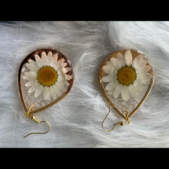 Real Flowers (Earings) - Picture 8 of 9